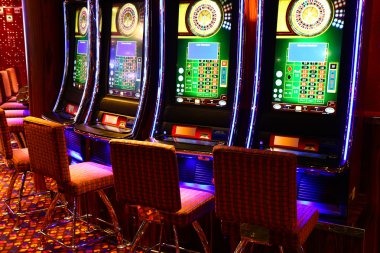Dealer hand reveal and payout calculation on totofarm Three Card Poker after Play decision